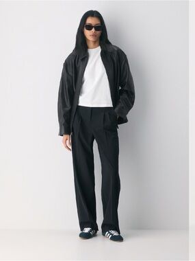 Aritzia Black 'The Effortless Pant' Tailored Trousers Sz 10 (Re)Essential